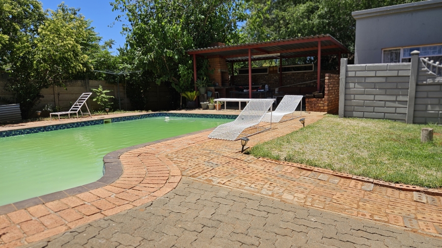 4 Bedroom Property for Sale in Hadison Park Northern Cape